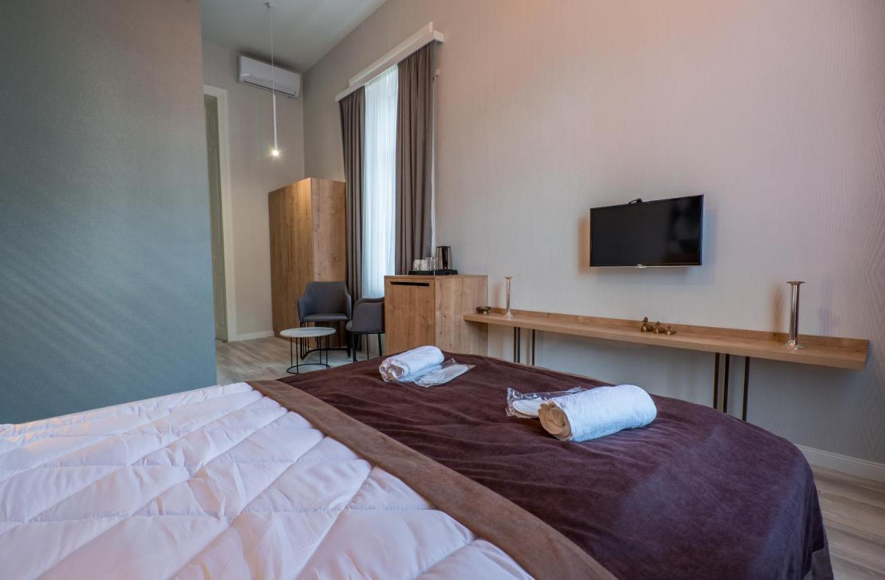 Mini Hotel On Aghmashenebeli Ave Tbilisi Exterior photo