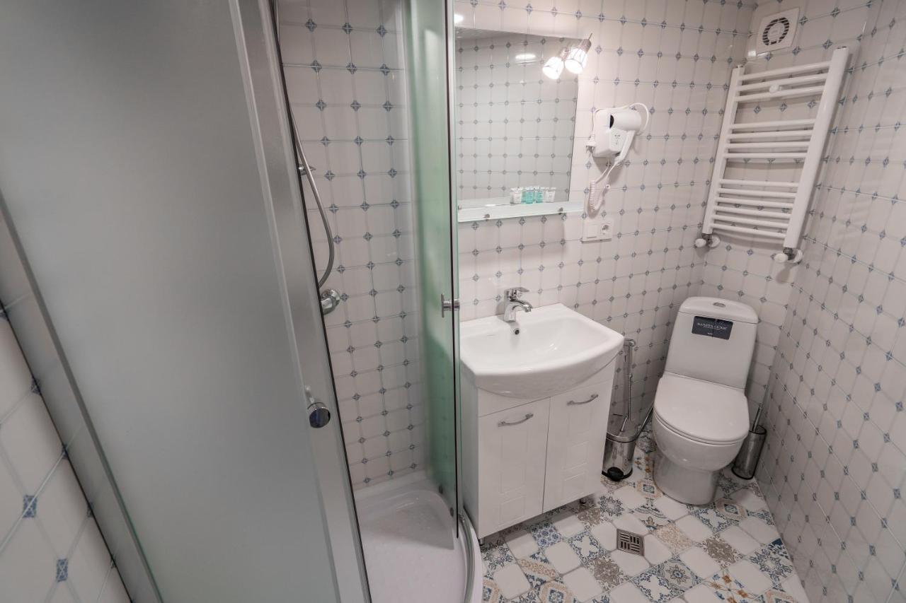 Mini Hotel On Aghmashenebeli Ave Tbilisi Exterior photo